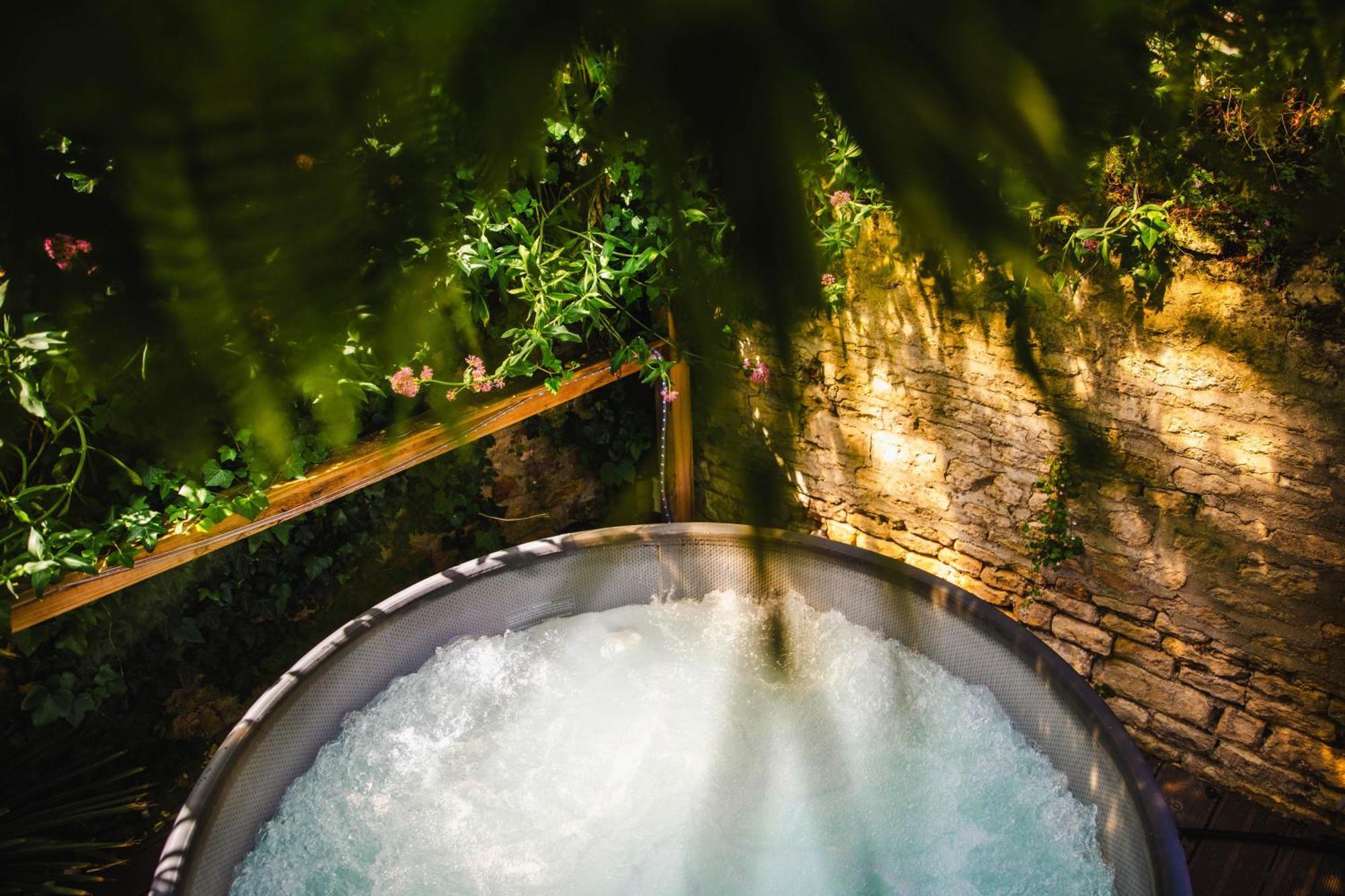 Appartement Fraichement Renovee - Jacuzzi Au Coeur De Caen Kültér fotó