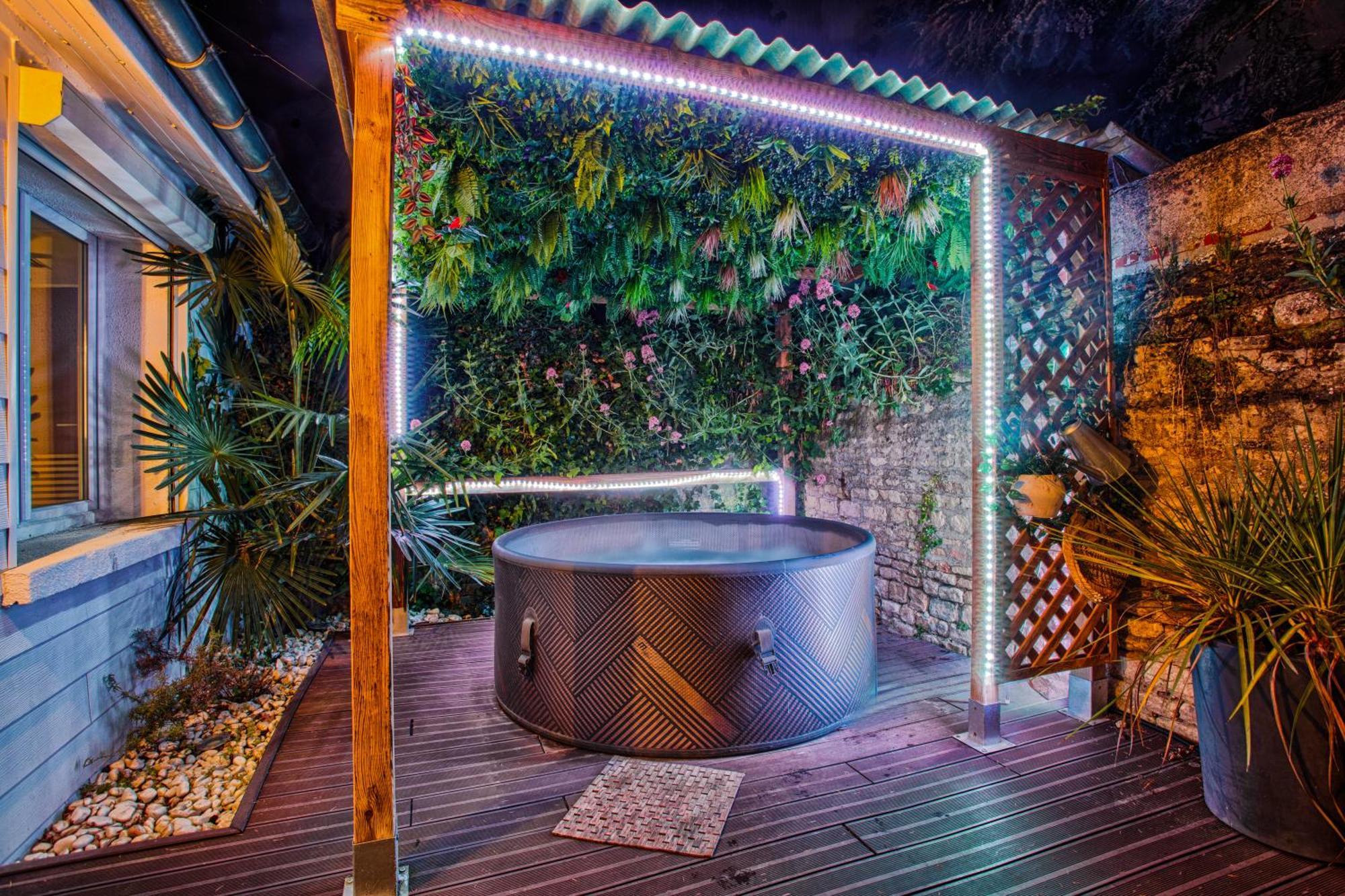 Appartement Fraichement Renovee - Jacuzzi Au Coeur De Caen Kültér fotó